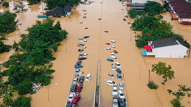 Thailand Enacts Emergency Decree in Flood-Hit South