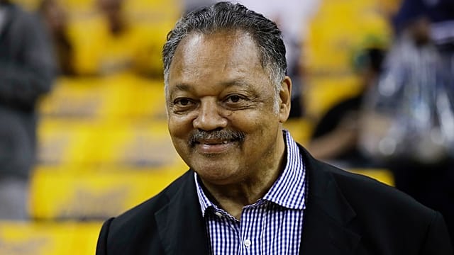 Chicago vigil pays tribute to civil rights icon Jesse Jackson