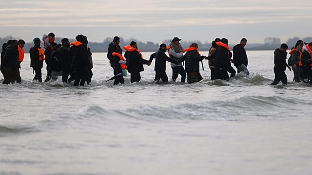 Calm Seas, Crowded Boats: Over 250 Migrants Cross Channel to England