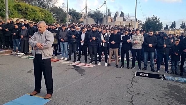 Tear gas and tension in Jerusalem as Eid prayers held outside al Aqsa