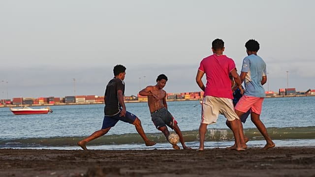 Cape Verdeans express relief after hantavirus-hit ship departs without docking