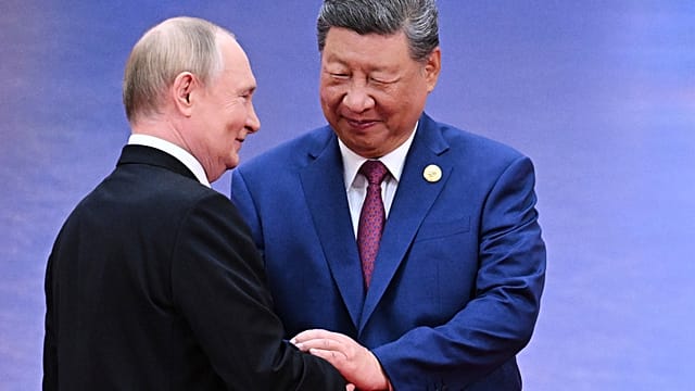 Xi meets Putin in Beijing after Trump visits China