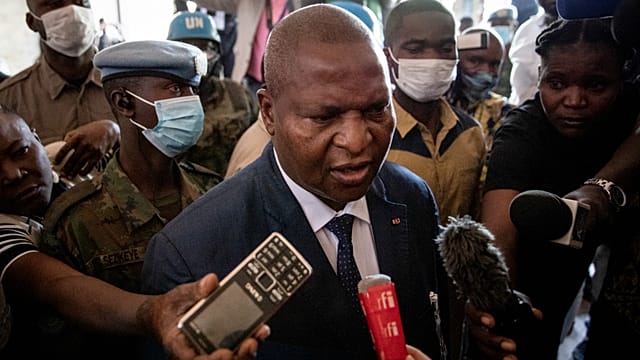 President Slams Government for Communicating Through Social Media and the Press