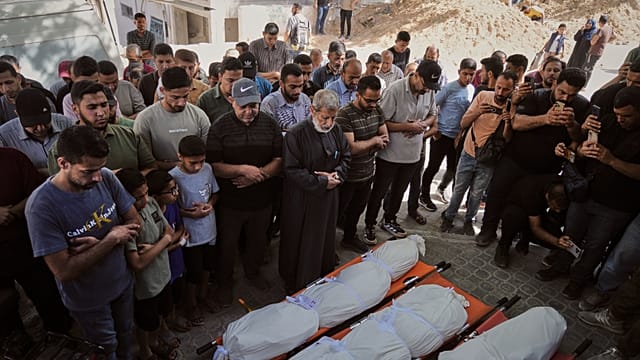 Gaza : des familles pleurent les victimes de frappes israéliennes nocturnes