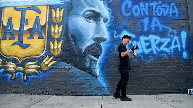 Dallas artist unveils mural paying tribute to Argentina and Lionel Messi
