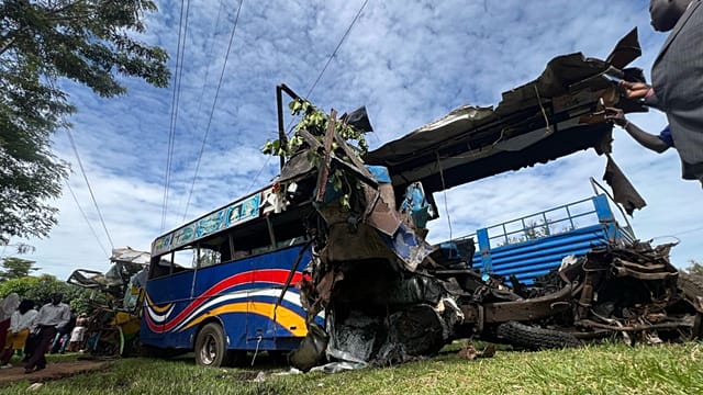 20 children killed in bus crash in Uganda