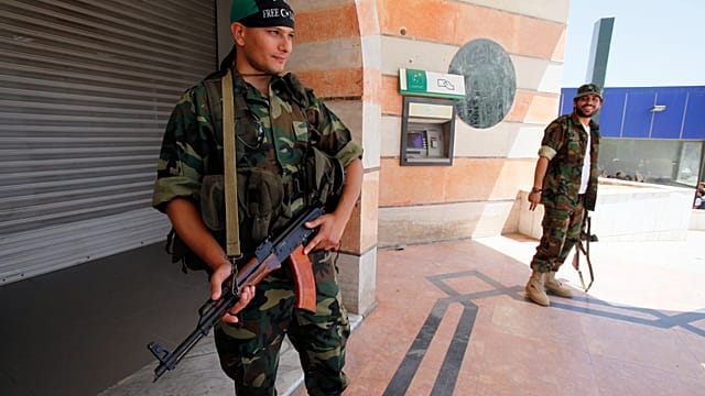 Libya orders army to expel protesters from gas plant