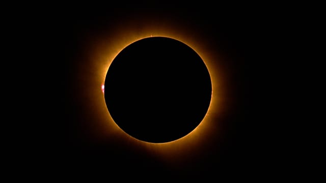 Thousands watch partial solar eclipse in north of Algeria