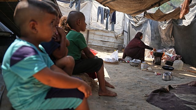 Displaced Palestinians in Gaza struggle with lack of basic supplies
