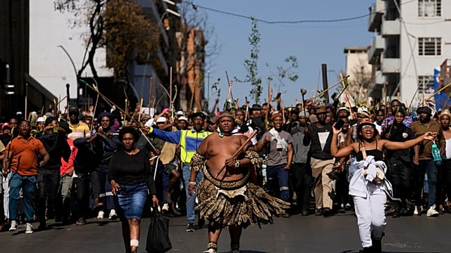 Ramaphosa urges regional countries to tackle irregular migration