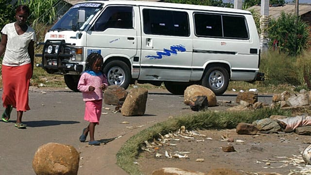 Zimbabwe : au moins 27 morts dans une collision entre un minibus et un camion