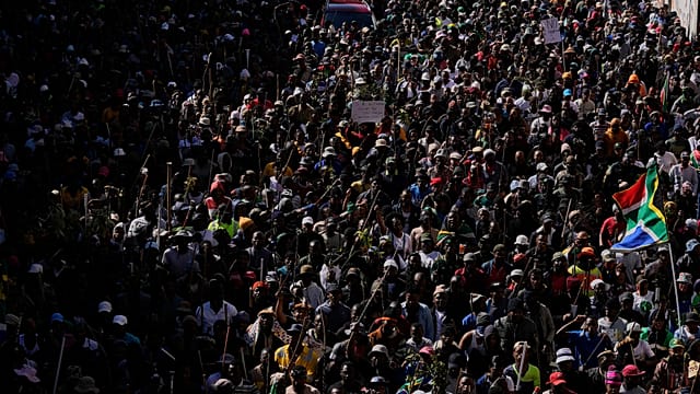 Hundreds of South Africans protest against undocumented immigrants in Durban