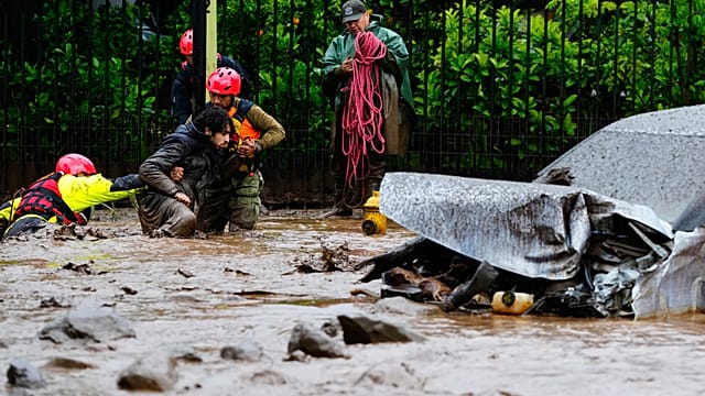 Chile: Santiago Flooded After Heavy Rains and Mudslides