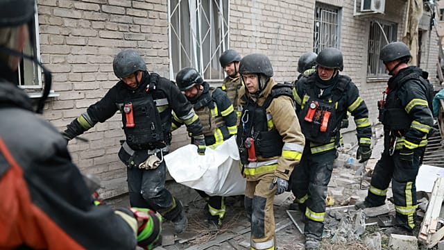 Airstrike in Zaporijjia: 17 Dead, Moscow Intensifies Attacks