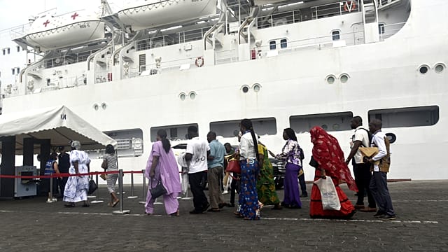 Chinese navy ship brings free care and medicines to Abidjan