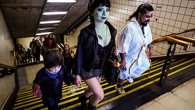 Undead stalk the streets of Mexico City at 19th annual Zombie Walk