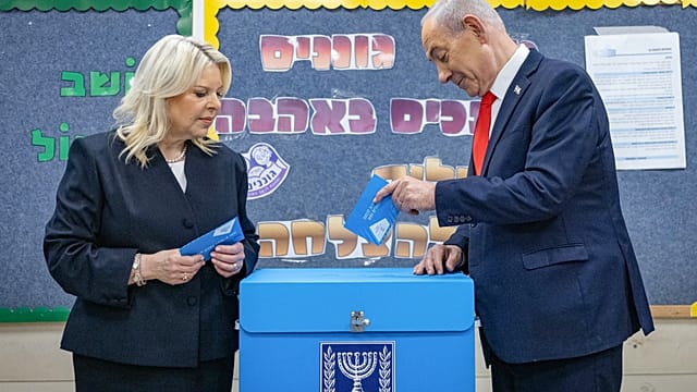 Israelis vote in pivotal election as Netanyahu faces challenge from Eisenkot