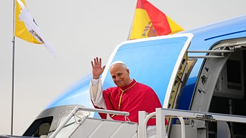 Papa Leão XIV chega a Madrid