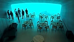 Premier restaurant "sous-marin" d'Europe ouvert en Norvège. 