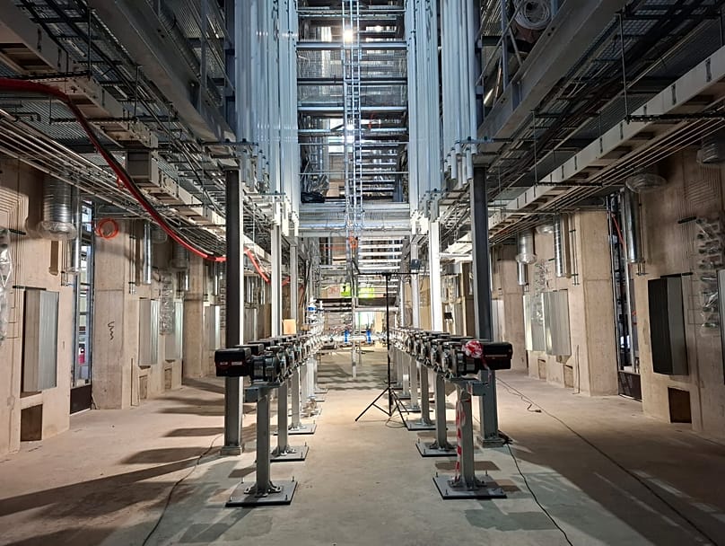 Folyamatban lévő munkálatok a Lightguide jövőbeli gyártóüzemében.