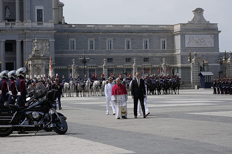 Los reyes y el pontífice volviendo de visitar la Catedral de la Almudena, 6 de junio de 2026.