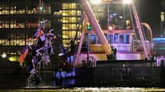 Operaciones de rescate en el río Hudson tras el accidente.