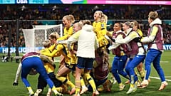 فرحة لاعبات المنتخب السويدي بعد الفوز