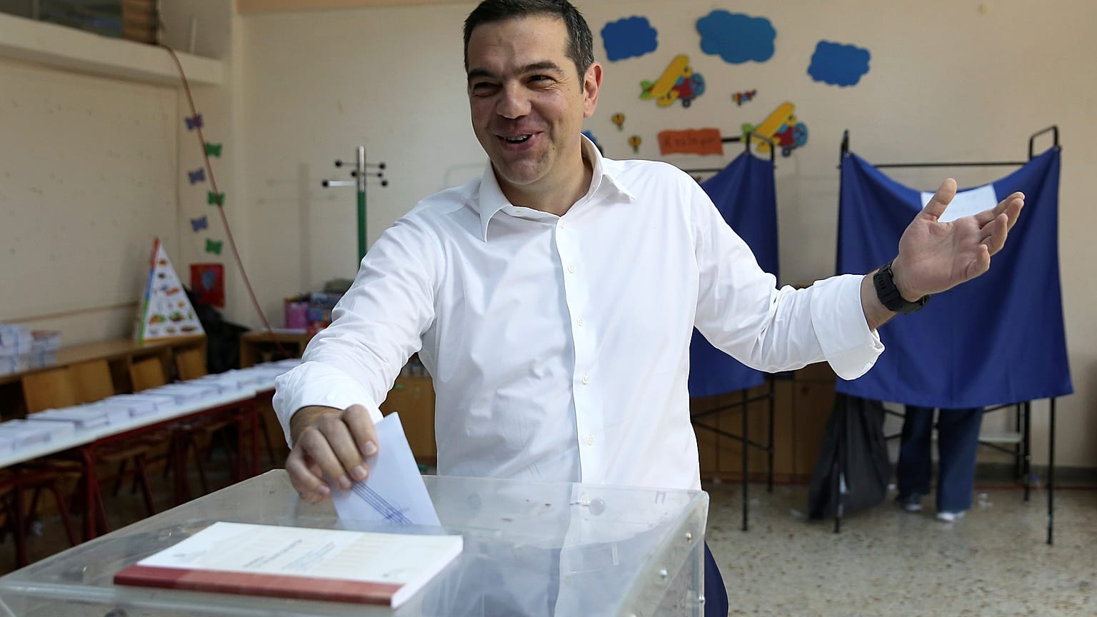 Ο Αλέξης Τσίπρας ψηφίζει