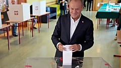Donald Tusk bei der Stimmabgabe in Warschau
