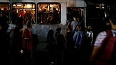 Venezuela karanlığa gömüldü, Maduro 'sabotaj' dedi