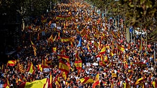 Marcha por la unidad de España en Barcelona, convocada por Sociedad Civil Catalana (octubre 2019).