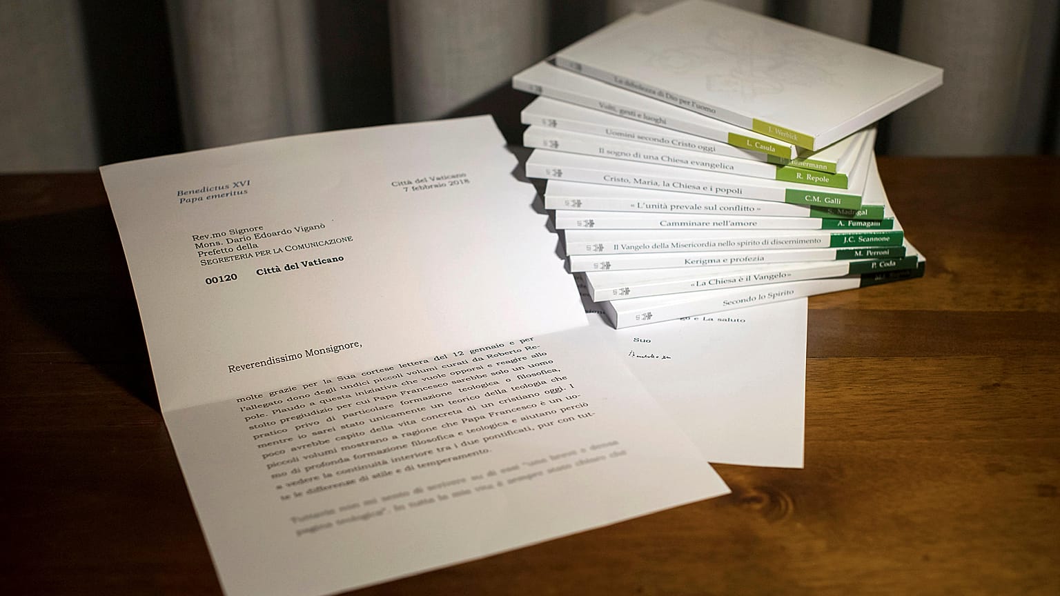 Lettera di Ratzinger modificata: si dimette il capo della comunicazione Viganò