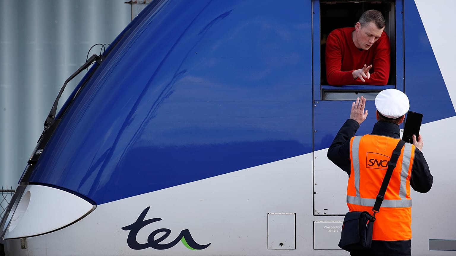 France's rolling railway strikes: The 'cheminot' status explained