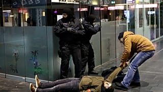 Полицейские и за террористов, и за жертв