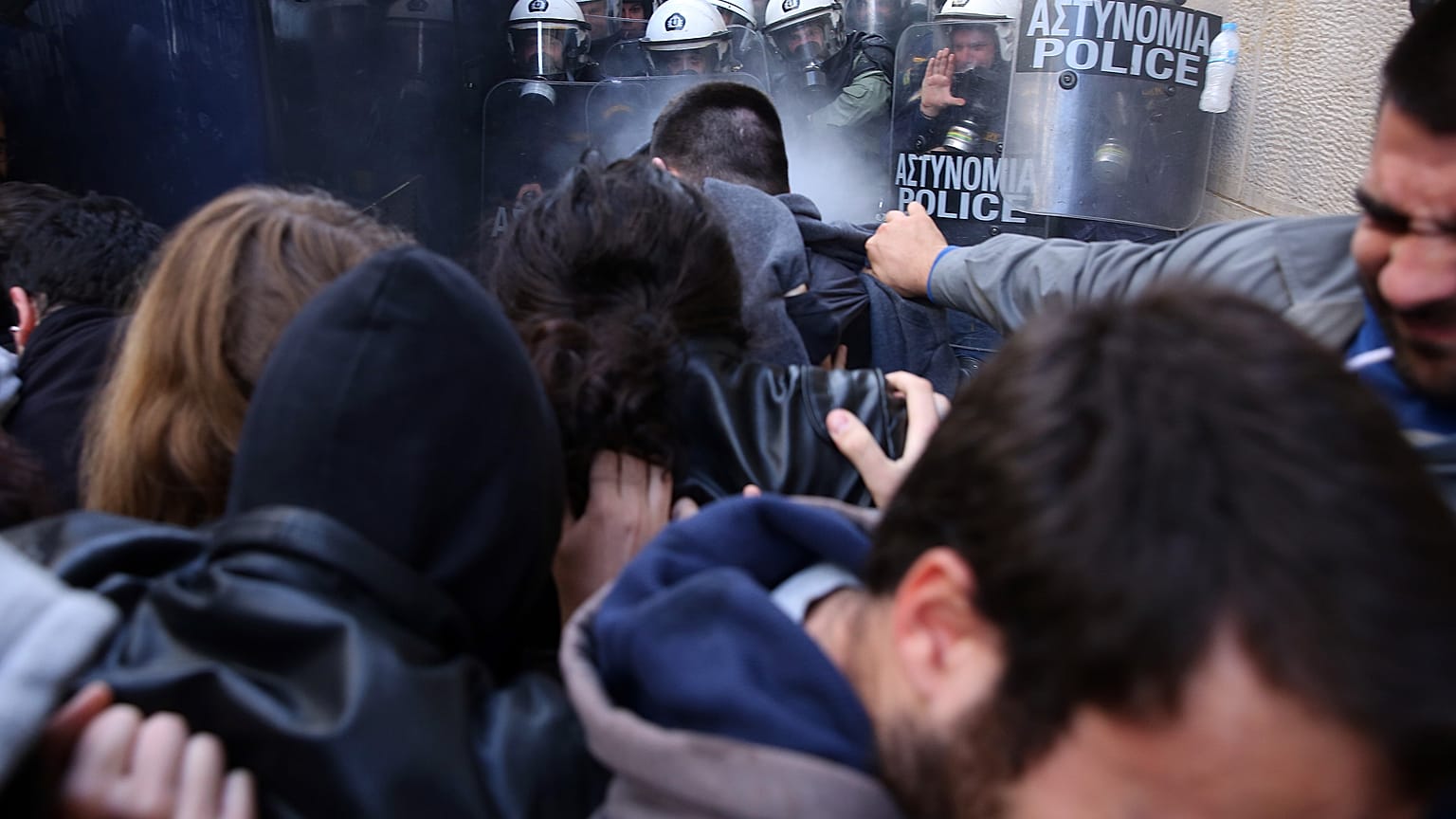 Χημικά σε διαδήλωση κατά των πλειστηριασμών στην Αθήνα