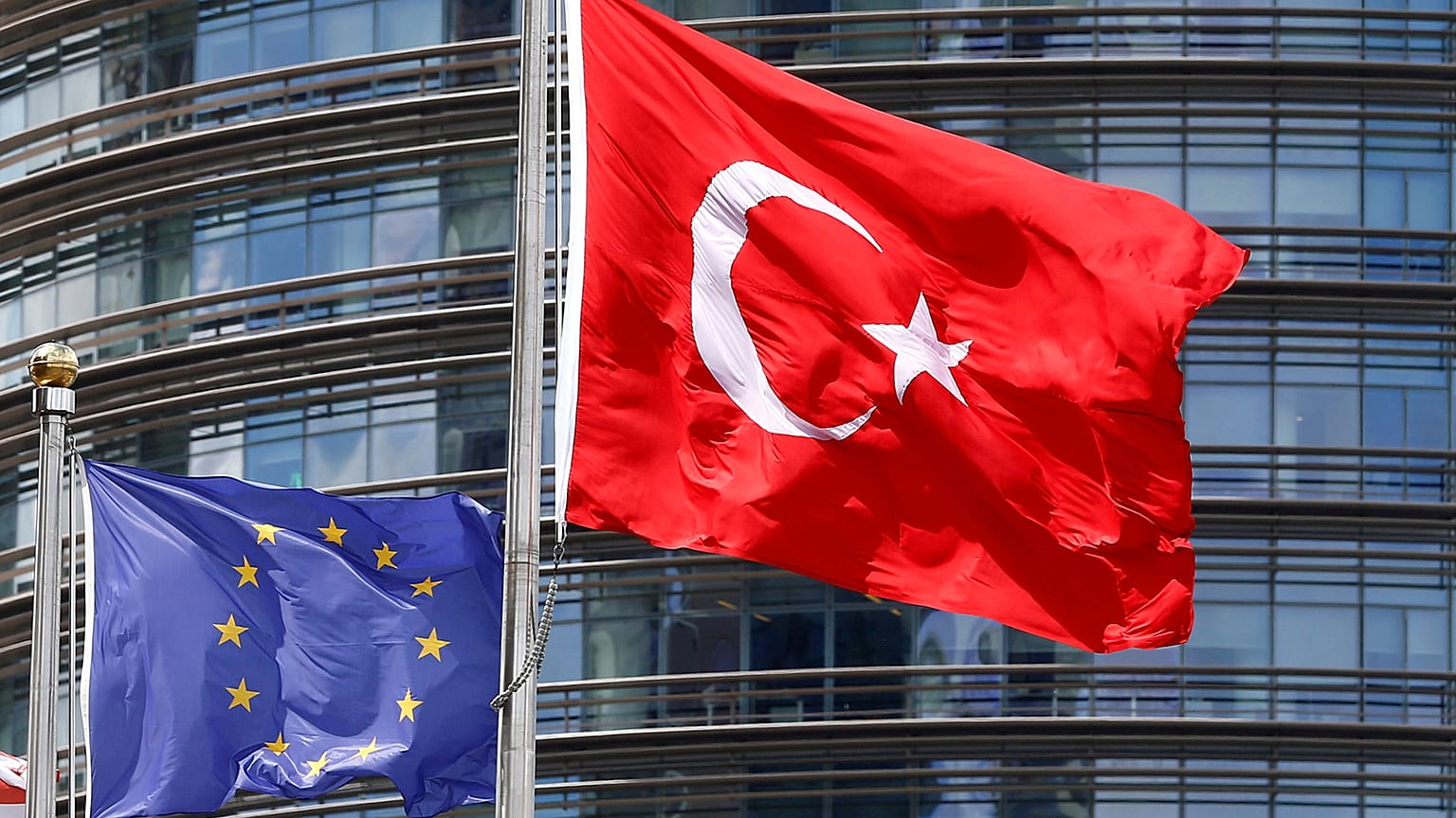 Σύνοδος Κορυφής Ε.Ε.: Αυστηρές προειδοποιήσεις προς Τουρκία