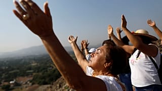 Miles de personas dan la bienvenida al equinoccio en México