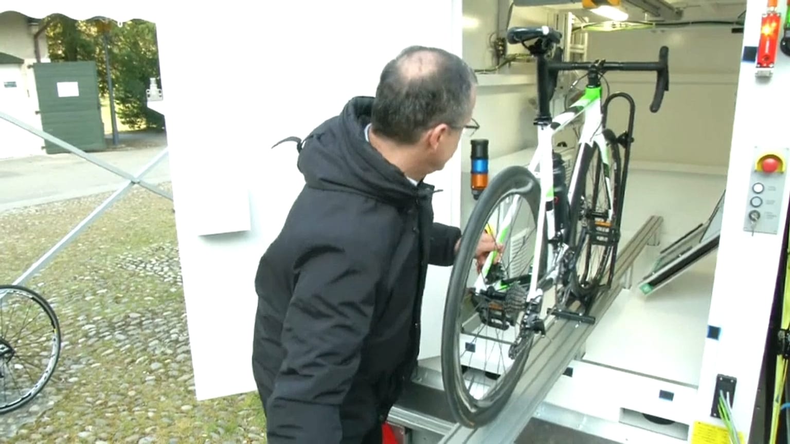 Ciclismo: ore contate per il "doping tecnologico"