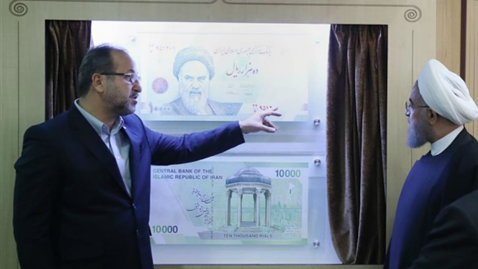 مراسم رونمایی از یکهزارتومانی جدید
