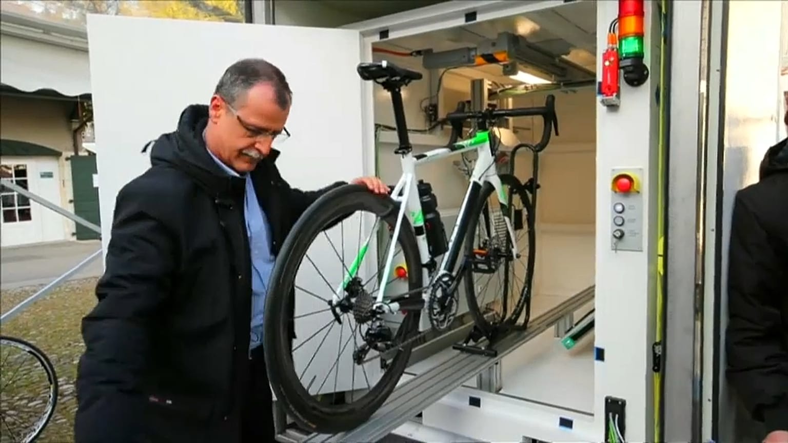 Les vélos passent au test anti-dopage