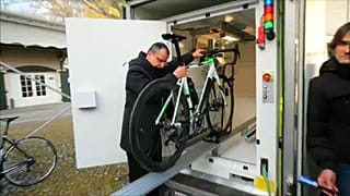 Röntgennel ellenőrzik a versenykerékpárokat 
