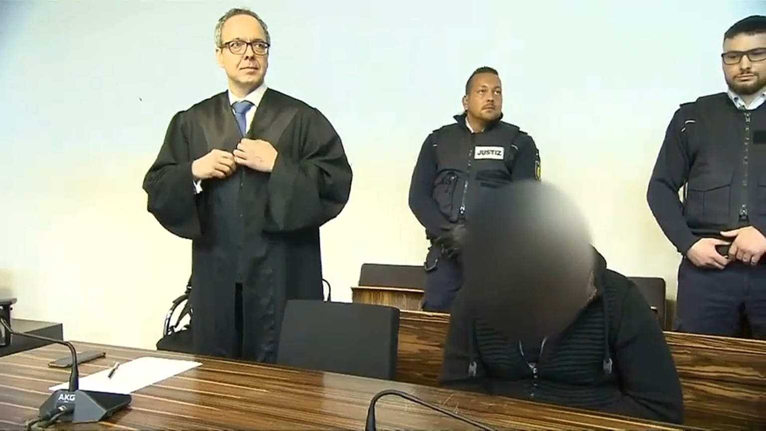 Lebenslänglich wegen Mord an Studentin (19): Gericht in Freiburg verurteilt Hussein K.