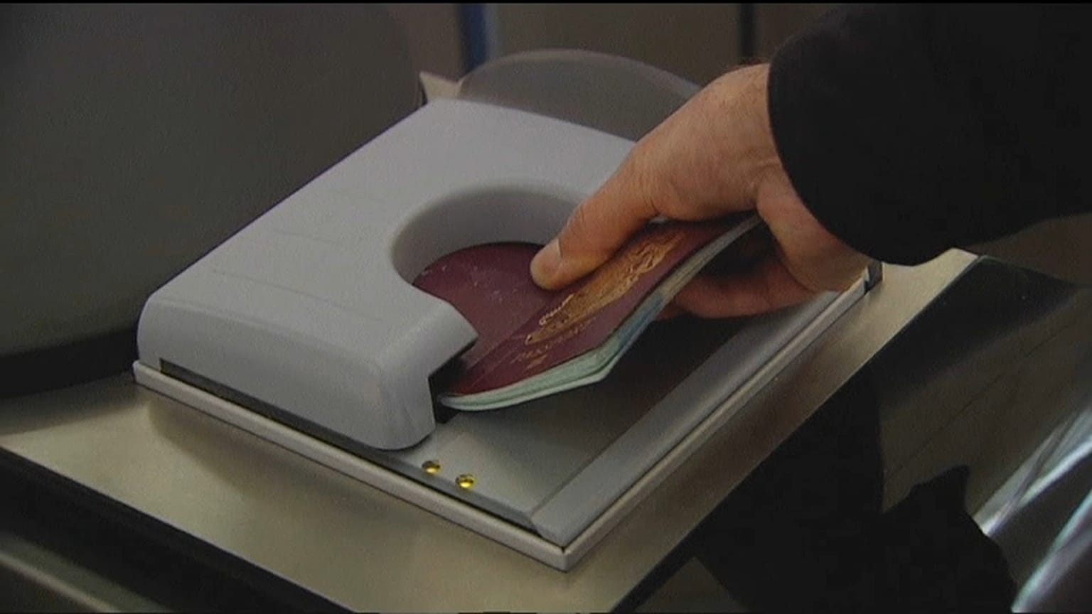 Polémica por la fabricación del nuevo pasaporte británico