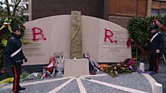 Scritta "BR" sul monumento di via Fani 