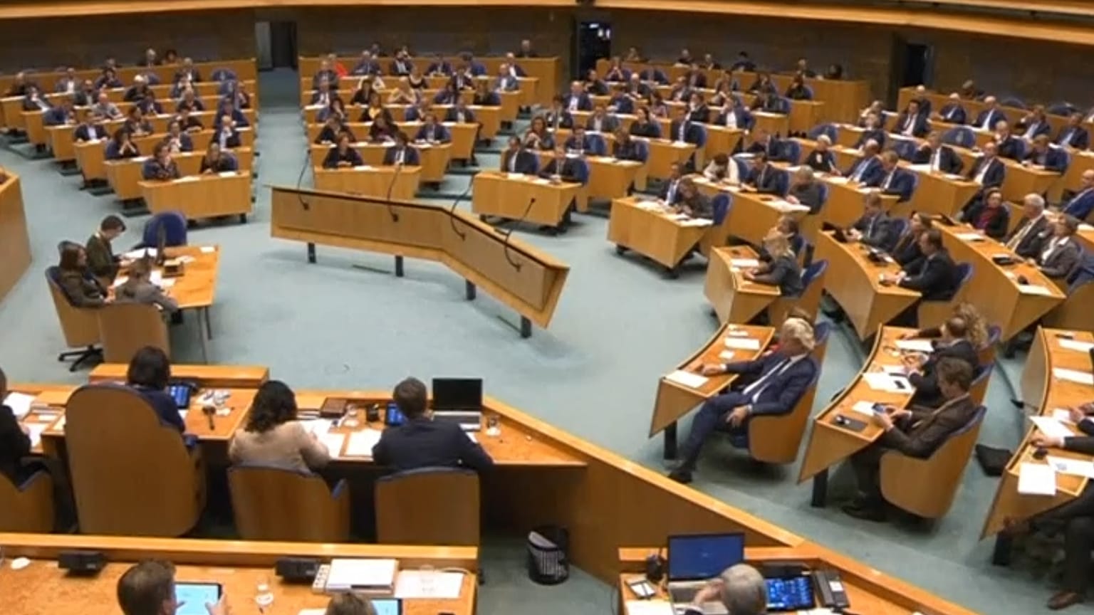 Sprung vom Balkon: Mann verletzt sich in niederländischem Parlament
