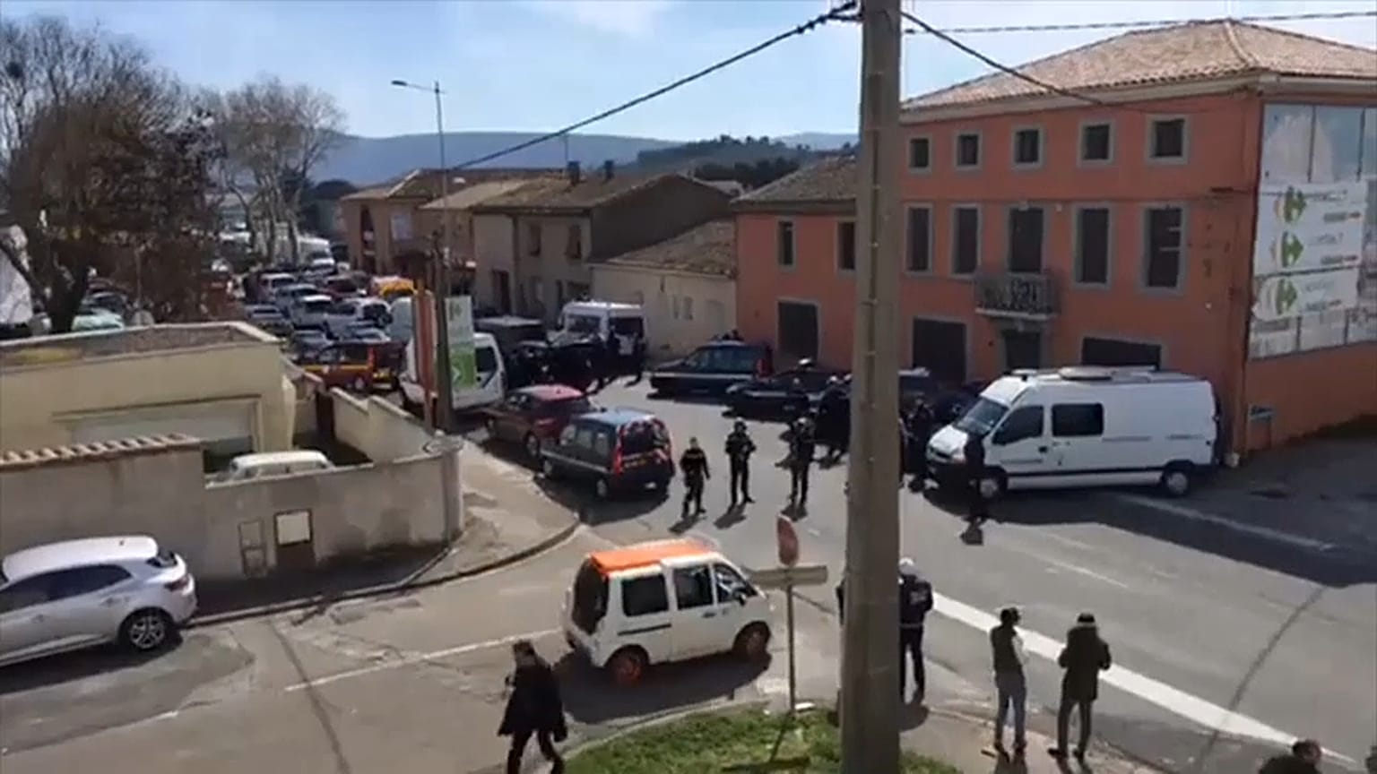 Abatido homem que se barricou em supermercado em Trèbes