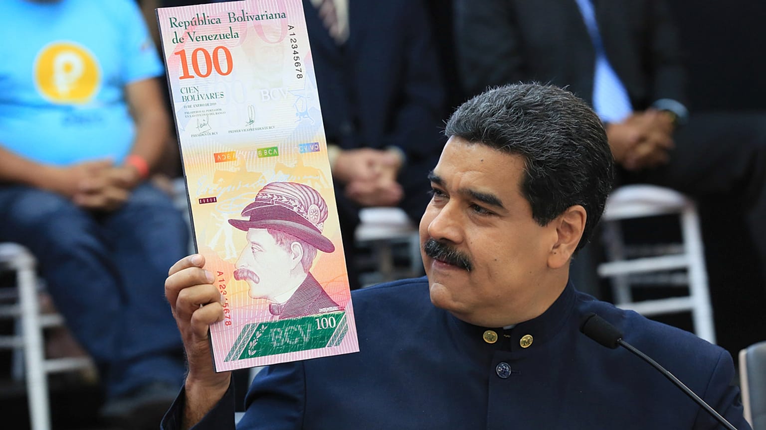 Három nullát törölnek a bolivarból