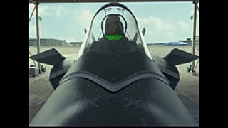 Jato chinês J-20 está pronto a ser usado