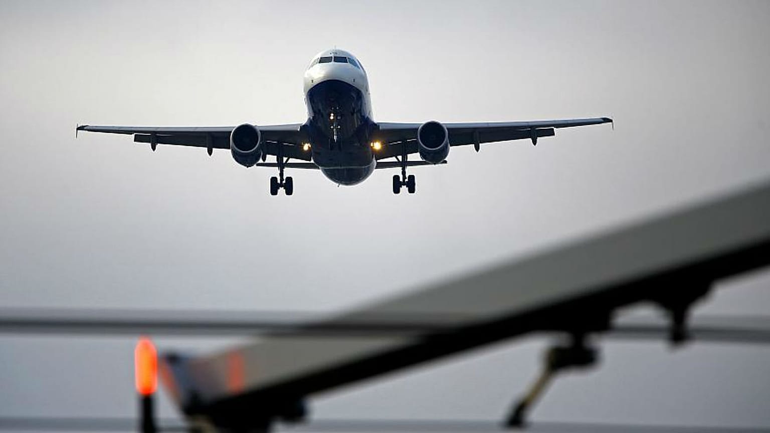 طيار ثمل يكاد أن يتسبب بكارثة في رحلة من شتوتغارت إلى لشبونة