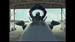 China exhibe sus nuevos aviones J20
